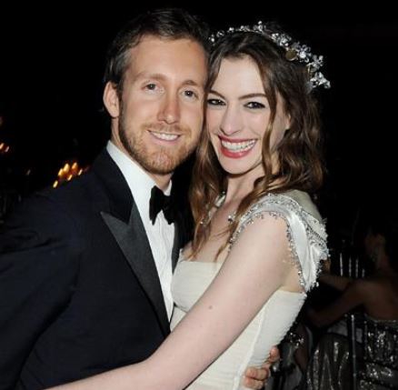 Jonathan Rosebanks Shulman parents Anne Hathaway and Adam Shulman have been married since 2012